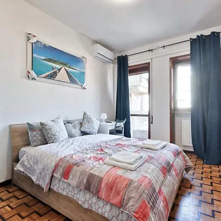 Easy Downtown Guest house
